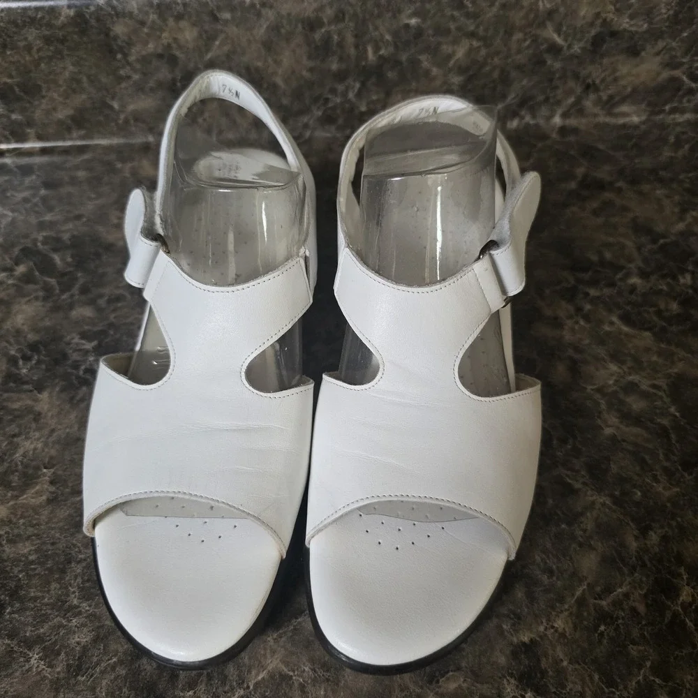 SAS Suntimer Sandals Womens 7.5M White Heel Comfort‎ Open Toe Leather Shoes